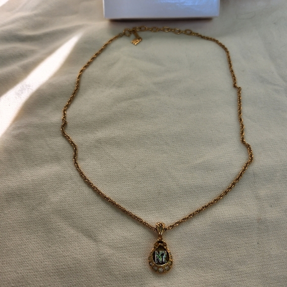 Nina Ricci Gold Tone Rhinestone pendant signed - Picture 5 of 14